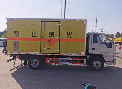 兴隆爆破器材运输车工人安全操作规范与智能技术保障